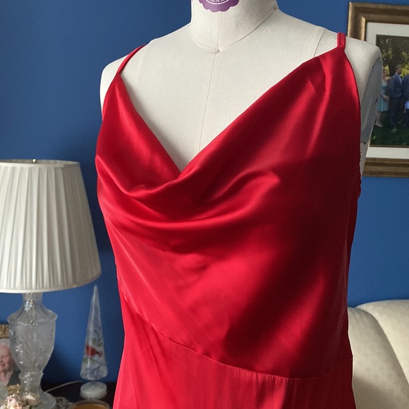 ❤️🤍💙 Red Bias cut slip dress - Picture 7 of 7